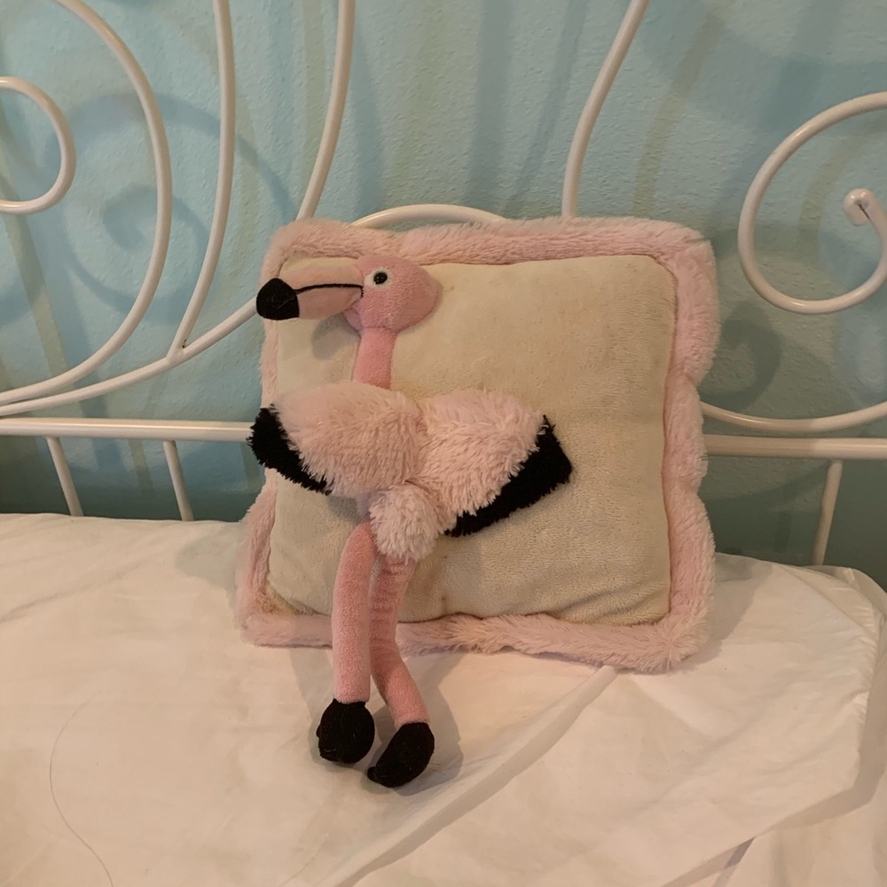 Flamingo pillow💕